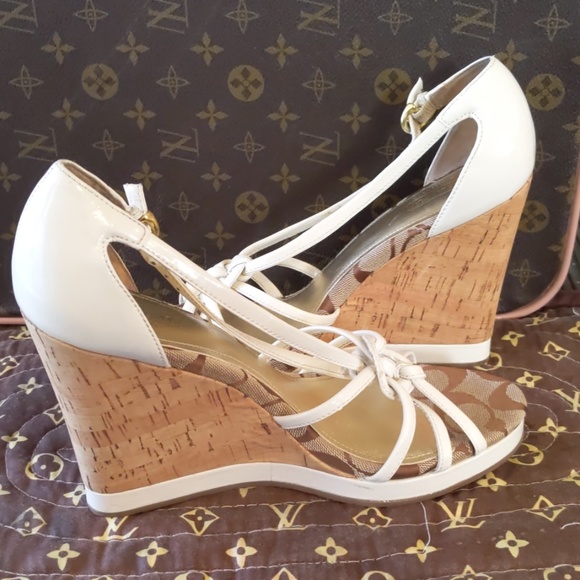 🎊🎊🎊COACH JOSLIN SIGNATURE LOGO WEDGIES 🎊🎊🎊 - Picture 2 of 5